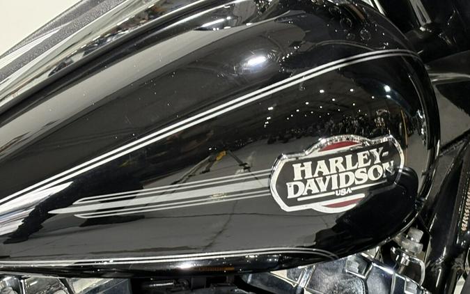 2011 Harley-Davidson® Tri Glide™ Ultra Classic® Vivid Black