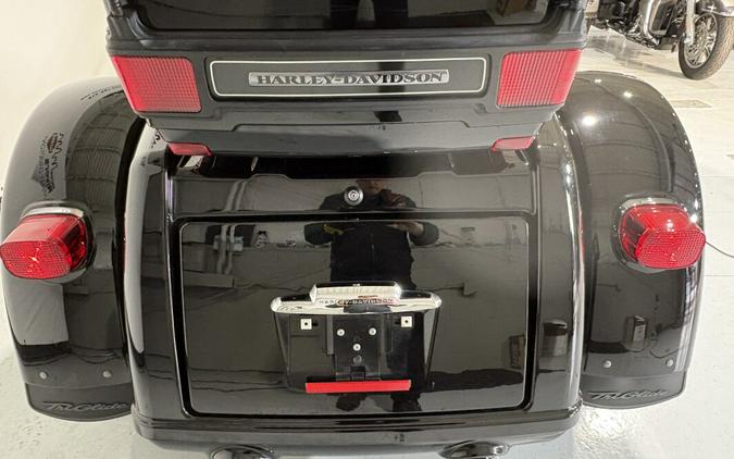 2011 Harley-Davidson® Tri Glide™ Ultra Classic® Vivid Black