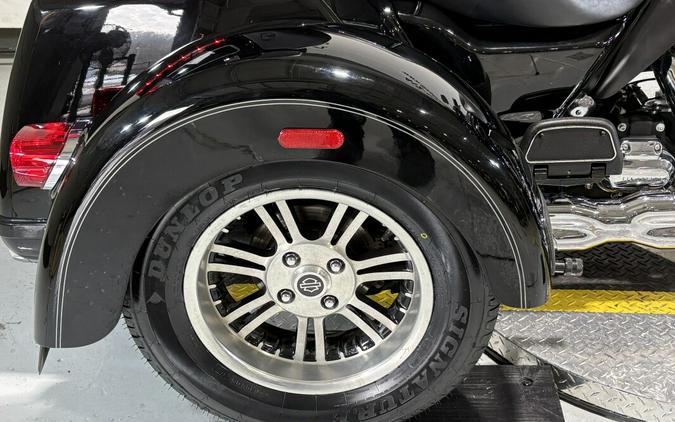 2011 Harley-Davidson® Tri Glide™ Ultra Classic® Vivid Black