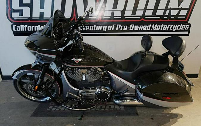 2016 Victory Motorcycles® Magnum® Black Crystal over Super Steel Gray