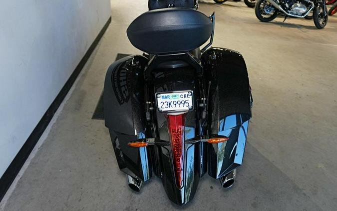 2016 Victory Motorcycles® Magnum® Black Crystal over Super Steel Gray