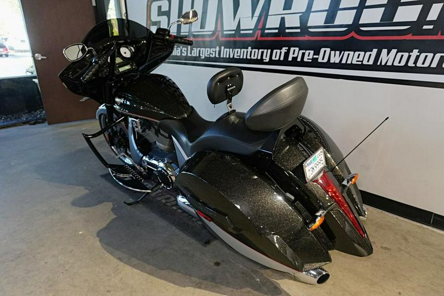 2016 Victory Motorcycles® Magnum® Black Crystal over Super Steel Gray