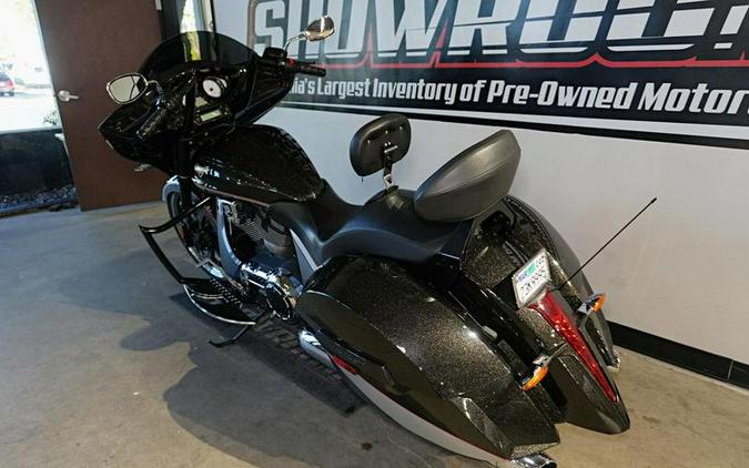 2016 Victory Motorcycles® Magnum® Black Crystal over Super Steel Gray