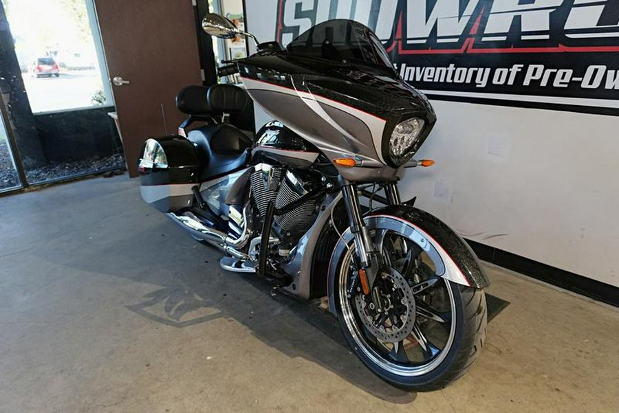 2016 Victory Motorcycles® Magnum® Black Crystal over Super Steel Gray