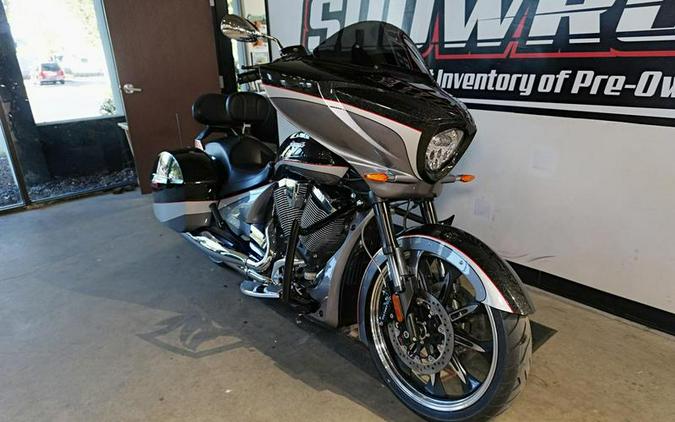 2016 Victory Motorcycles® Magnum® Black Crystal over Super Steel Gray