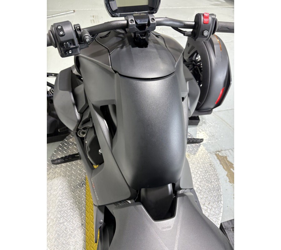 2023 Can-Am Ryker 600 ACE™ Carbon Black
