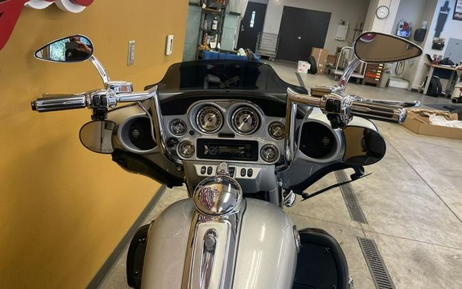 2009 Harley-Davidson FLHTCUSE - CVO Ultra Classic Electra Glide