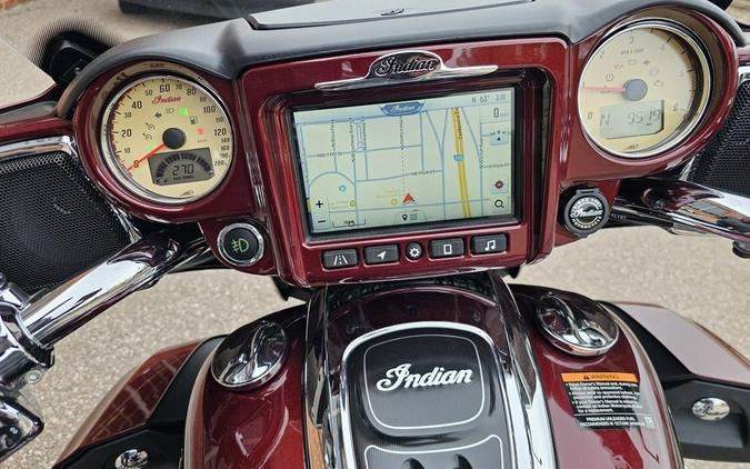 2022 Indian Motorcycle® Roadmaster® Maroon Metallic/Crimson Metallic