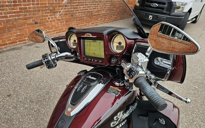 2022 Indian Motorcycle® Roadmaster® Maroon Metallic/Crimson Metallic