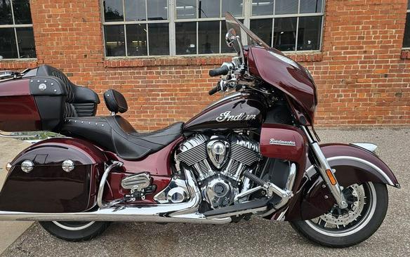 2022 Indian Motorcycle® Roadmaster® Maroon Metallic/Crimson Metallic