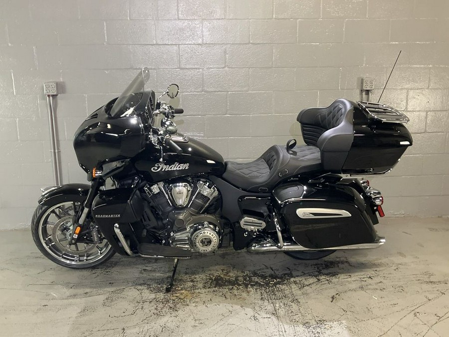 2025 Indian Motorcycle® Roadmaster® PowerPlus Limited w/PowerBand Audio Black Metallic