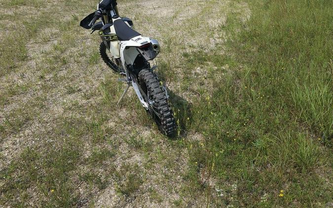 2026 Triumph TF250-E BLACK/WHITE/YELLOW