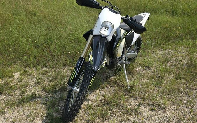 2026 Triumph TF250-E BLACK/WHITE/YELLOW