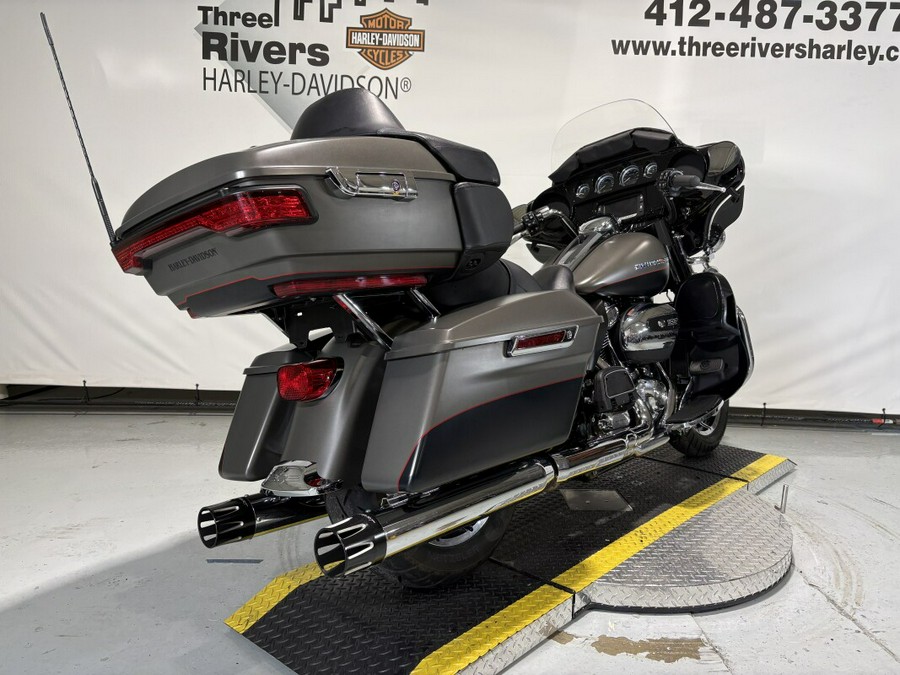 2018 Harley-Davidson® Ultra Limited Industrial Gray Denim/Black Denim