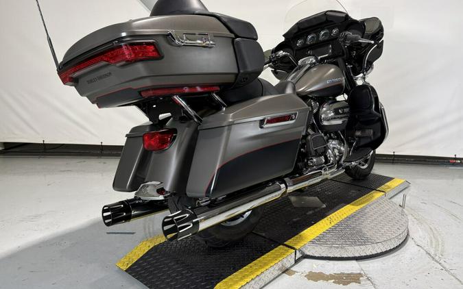 2018 Harley-Davidson® Ultra Limited Industrial Gray Denim/Black Denim