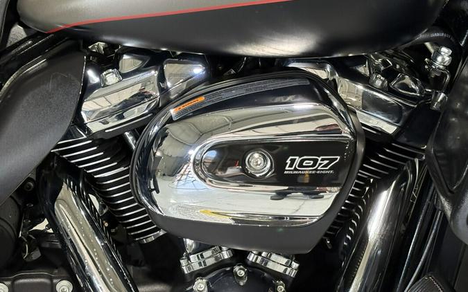 2018 Harley-Davidson® Ultra Limited Industrial Gray Denim/Black Denim