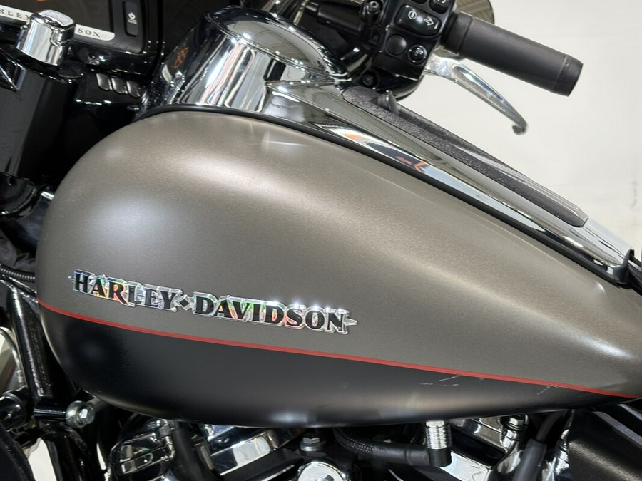 2018 Harley-Davidson® Ultra Limited Industrial Gray Denim/Black Denim