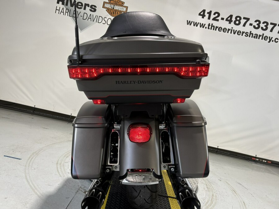 2018 Harley-Davidson® Ultra Limited Industrial Gray Denim/Black Denim