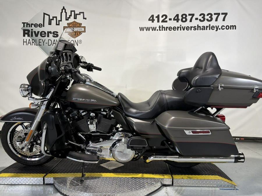 2018 Harley-Davidson® Ultra Limited Industrial Gray Denim/Black Denim