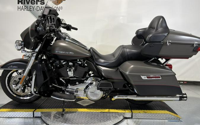 2018 Harley-Davidson® Ultra Limited Industrial Gray Denim/Black Denim