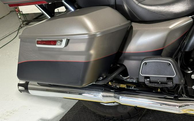 2018 Harley-Davidson® Ultra Limited Industrial Gray Denim/Black Denim