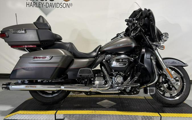 2018 Harley-Davidson® Ultra Limited Industrial Gray Denim/Black Denim