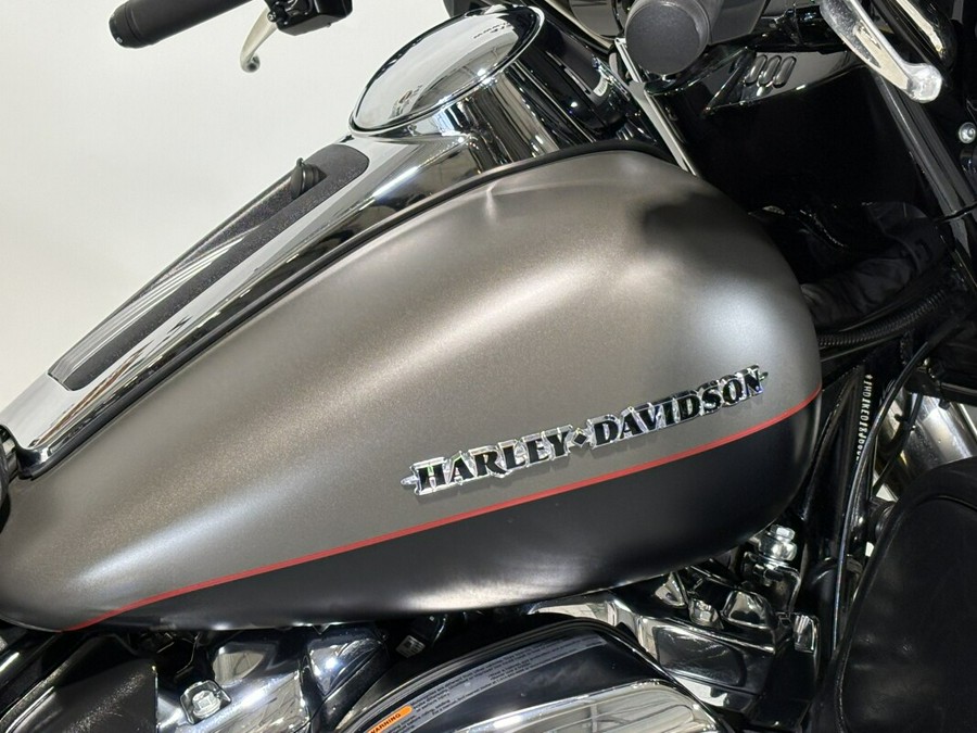 2018 Harley-Davidson® Ultra Limited Industrial Gray Denim/Black Denim