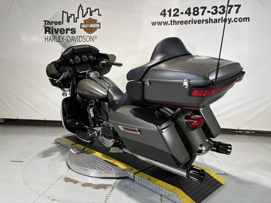 2018 Harley-Davidson® Ultra Limited Industrial Gray Denim/Black Denim