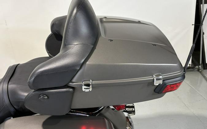 2018 Harley-Davidson® Ultra Limited Industrial Gray Denim/Black Denim