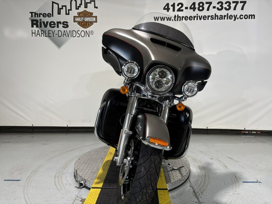 2018 Harley-Davidson® Ultra Limited Industrial Gray Denim/Black Denim