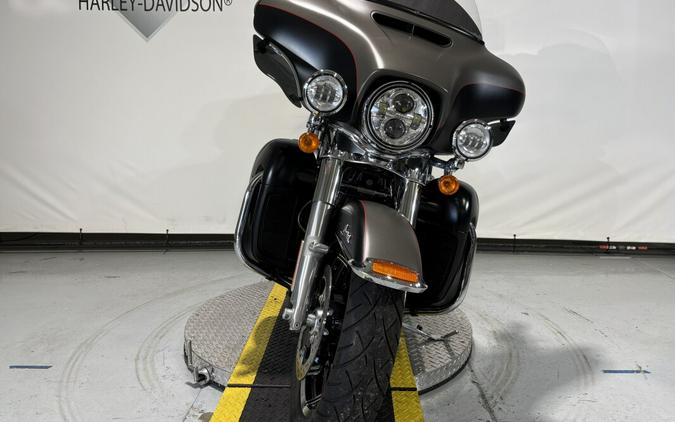 2018 Harley-Davidson® Ultra Limited Industrial Gray Denim/Black Denim