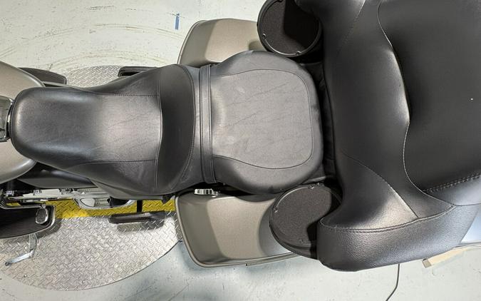 2018 Harley-Davidson® Ultra Limited Industrial Gray Denim/Black Denim