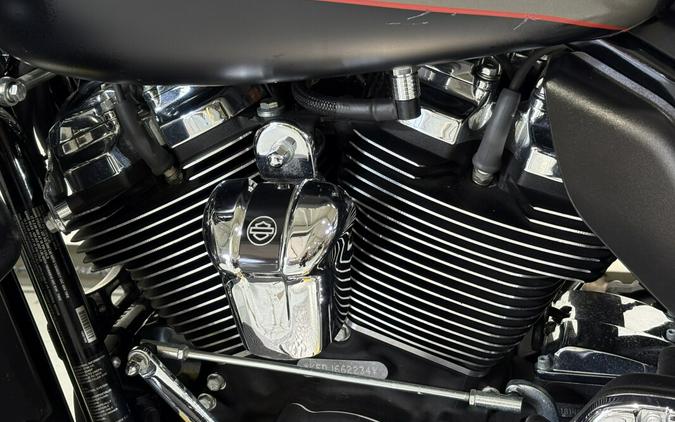 2018 Harley-Davidson® Ultra Limited Industrial Gray Denim/Black Denim