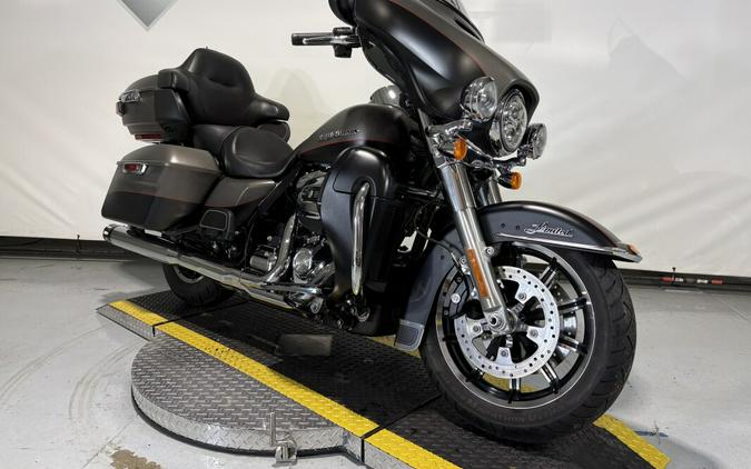 2018 Harley-Davidson® Ultra Limited Industrial Gray Denim/Black Denim