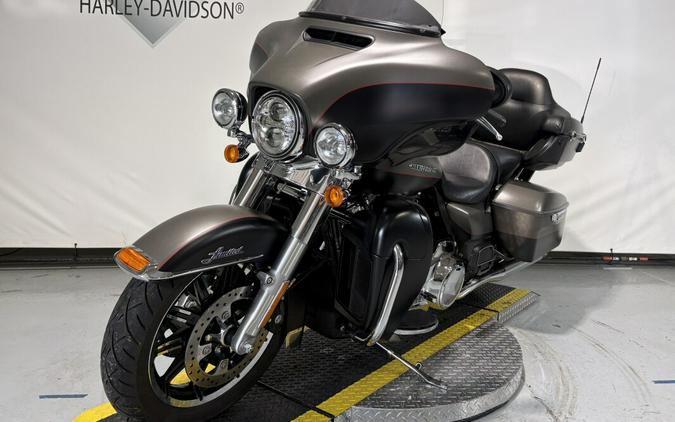 2018 Harley-Davidson® Ultra Limited Industrial Gray Denim/Black Denim