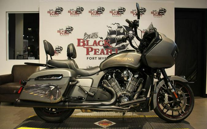 2023 Indian CHALLENGER DARK HORSE, TITANIUM SMOKE, 49ST