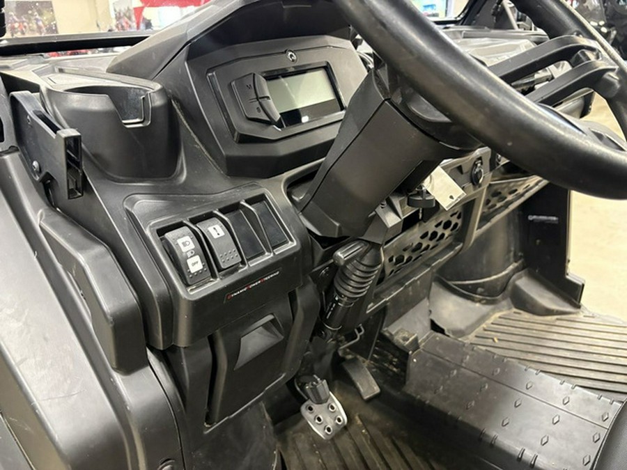 2023 Can-Am Defender XT HD10