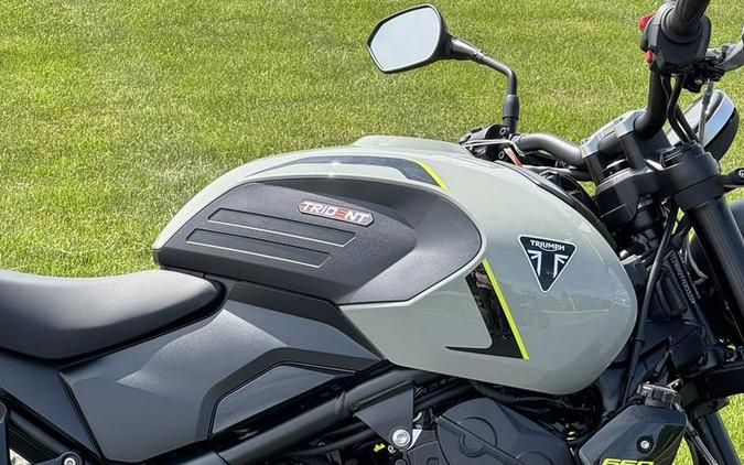 2026 Triumph Trident 660 Triple Tribute Edition Sapphire Black and Cobalt Blue
