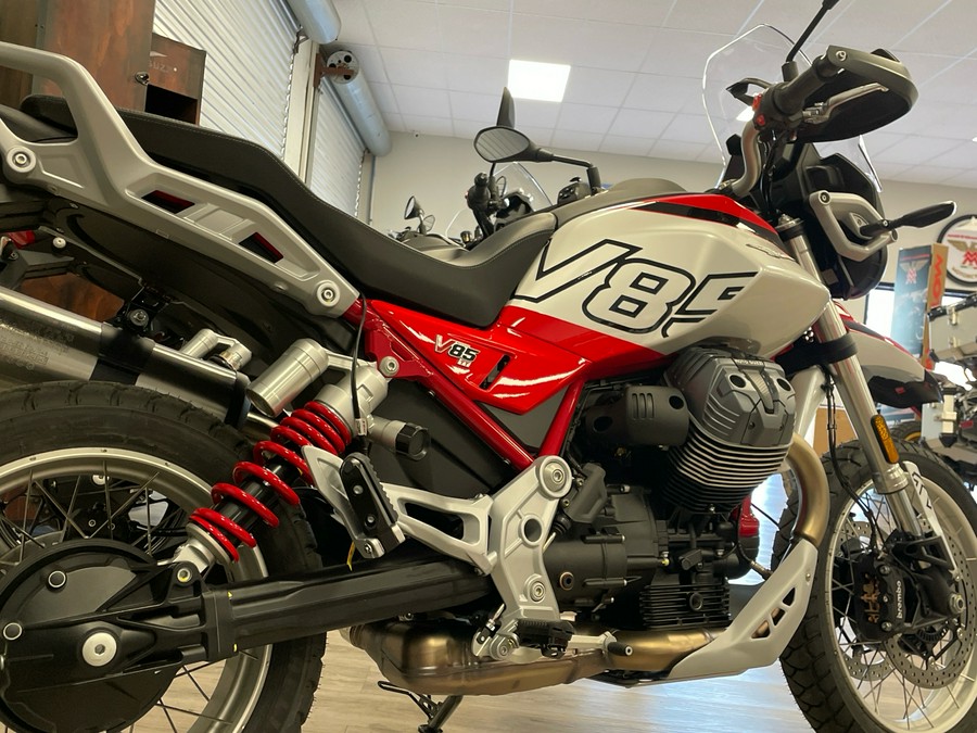 2025 Moto Guzzi V85 TT