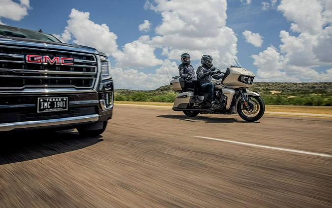 2022 Indian Pursuit® Dark Horse®