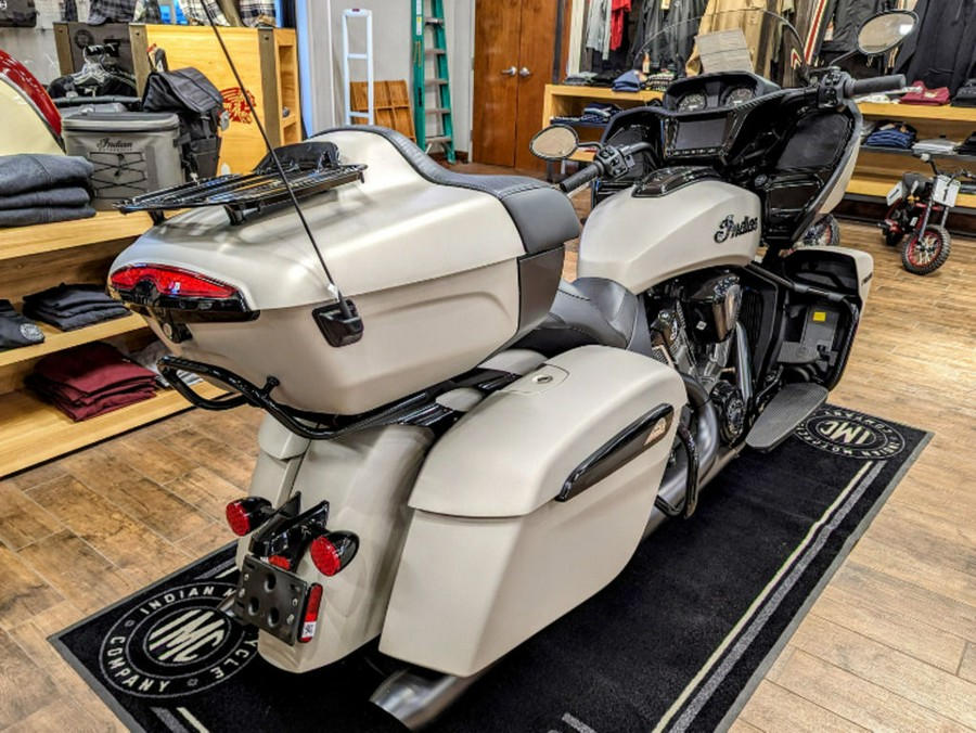 2023 Indian Motorcycle® Pursuit Dark Horse Silver Quartz Smoke