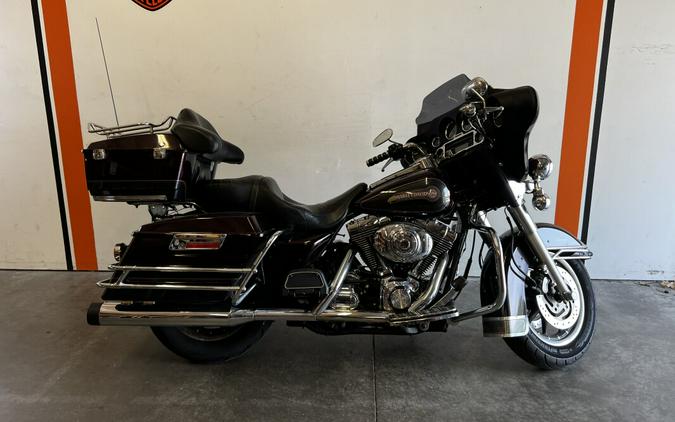 2006 Harley-Davidson Electra Glide® Classic Two-Tone Black Cherry and Black Pearl FLHTC-I