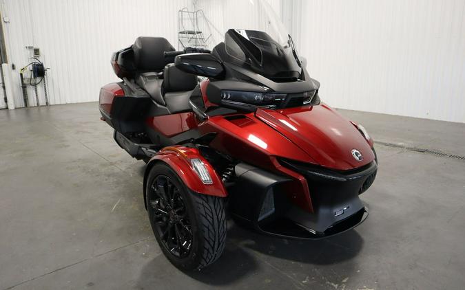 2022 Can-Am® Spyder RT Limited Dark Wheels