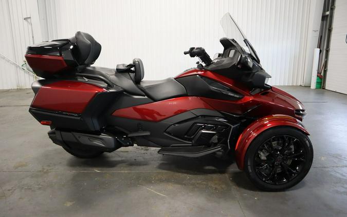 2022 Can-Am® Spyder RT Limited Dark Wheels