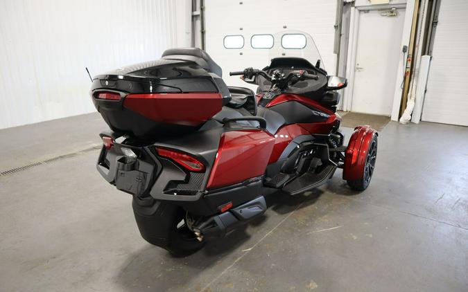 2022 Can-Am® Spyder RT Limited Dark Wheels