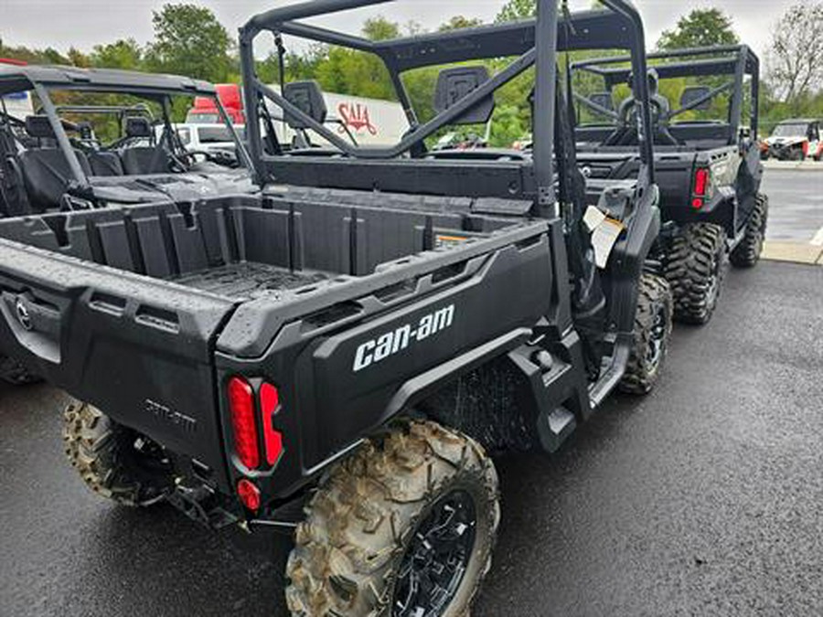 2025 Can-Am Defender DPS HD7