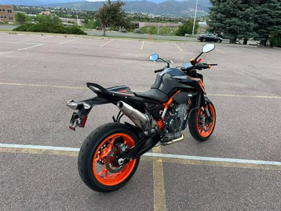 2023 KTM 890 Duke R