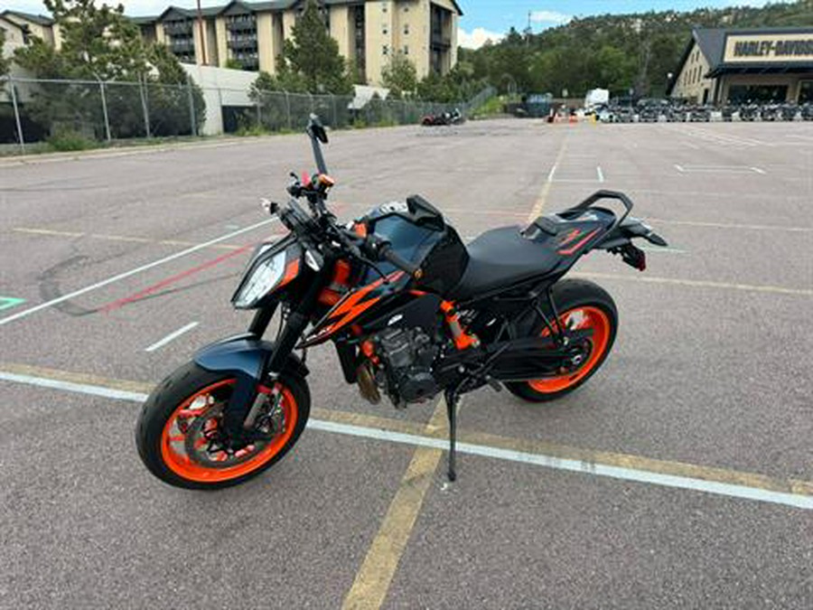 2023 KTM 890 Duke R