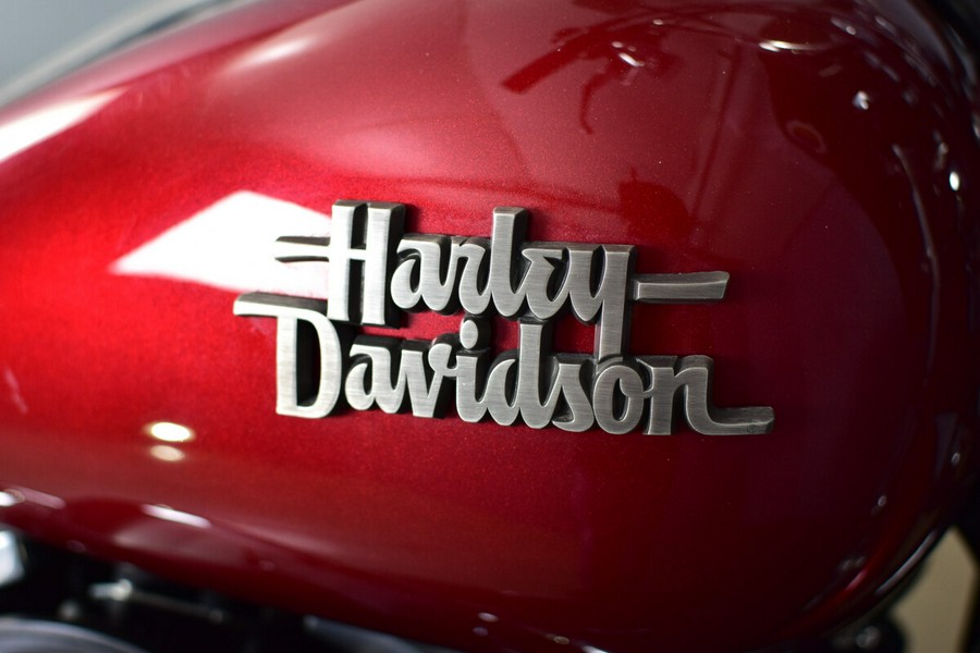 2016 Harley-Davidson Street Bob Velocity Red Sunglo