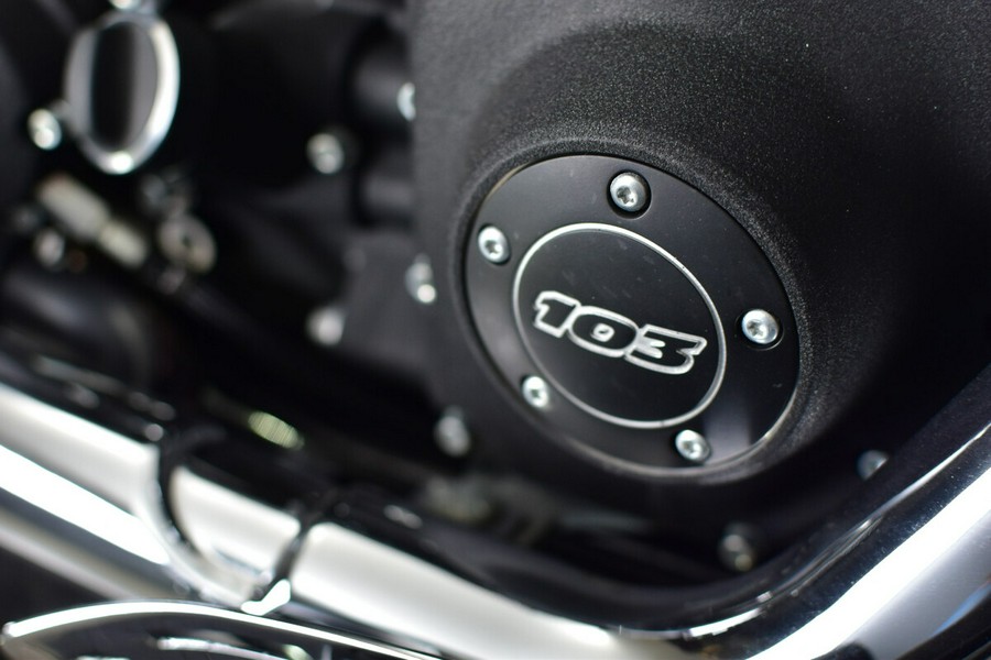 2016 Harley-Davidson Street Bob Velocity Red Sunglo